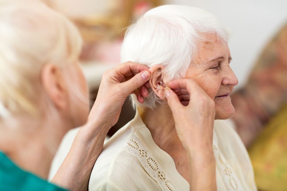 the leading types of hearing aids and devices for seniors (1)