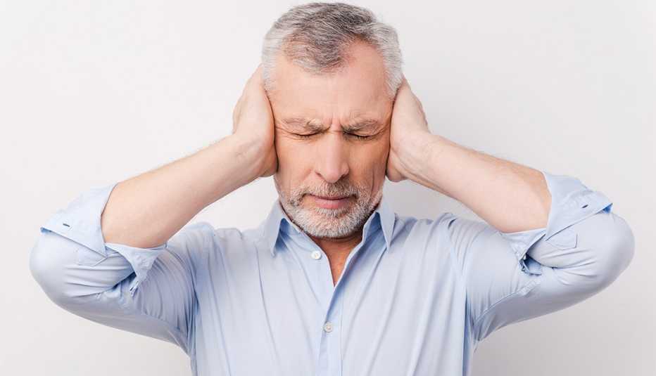 1140 man with hearing sensitivity